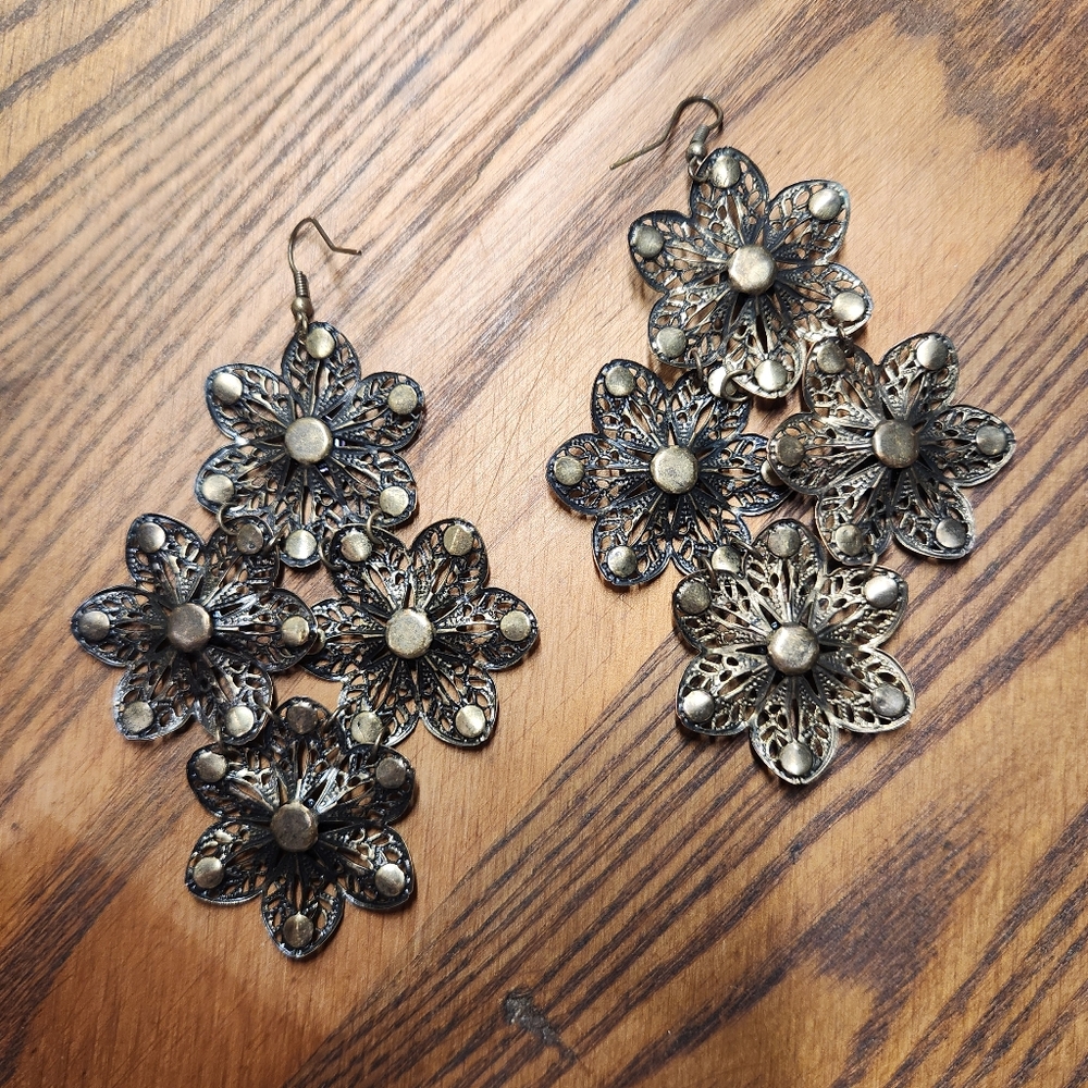 Flower Dangle Earing - Picture 2 of 3